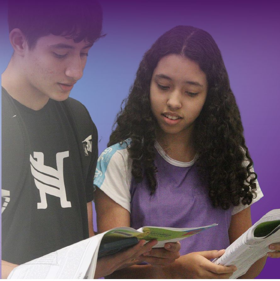 Aluno e aluna do Ensino Médio HG6 estudando juntos com o material didático