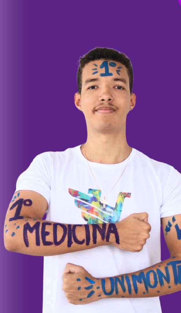 Aluno do Ensino Médio HG6 com os braços pintados: 1º lugar em Medicina na Unimontes